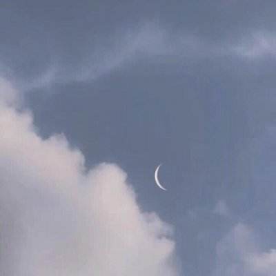 梅戈格湖上空的月影